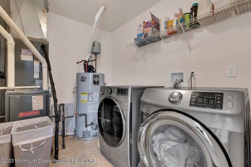 16 Kyle Dr, Tinton Falls NJ 07712-7536 exterior