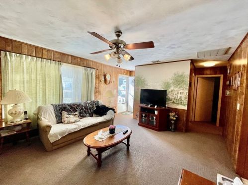 1083 Phillips Rd, New Bedford MA 02745-1716 exterior