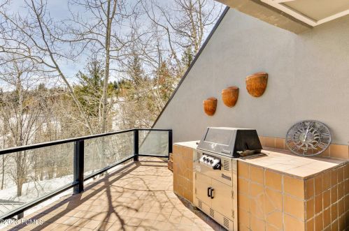 7602 Buckboard Dr, Park City UT 84098-5304 exterior