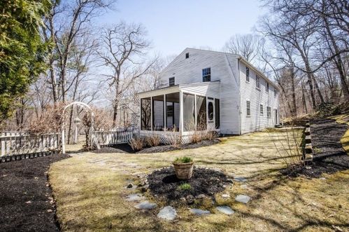 97 Hl St, Topsfield MA 01983-2410 exterior