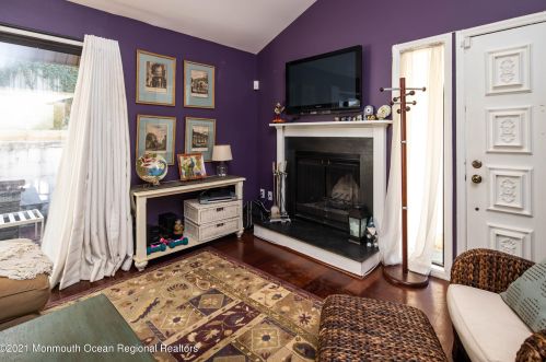 118 Tower Hl Dr, Tinton Falls NJ 07701-2400 exterior