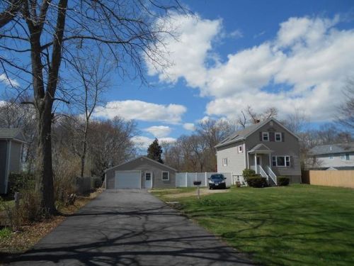 1723 Brayton Point Rd, Fall River, MA 02726-2338