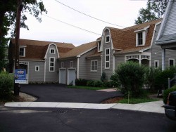 17 Churchill Ter, Newton, MA 02460-1408