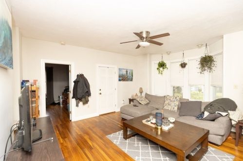 60 Rockland St, Fall River MA 02724-2817 exterior