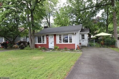 28 Midvale Ave, Lake Hiawatha NJ  07034-1011 exterior