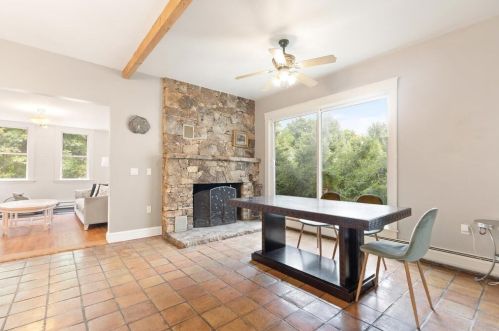 215 Ave, Weston MA 02493-1908 exterior