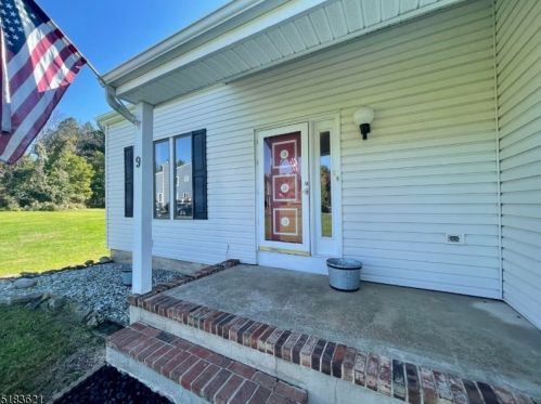 9 Delaware Dr, Milford, NJ 08848-1608