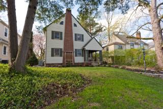 223 Dunedin Rd, Columbus OH  43214-3803 exterior