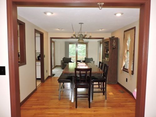 30 Jones Rd, Sutton MA 01590-2705 exterior