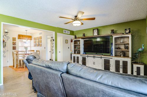 911 Campo Bello Dr, Phoenix AZ 85032-2051 exterior