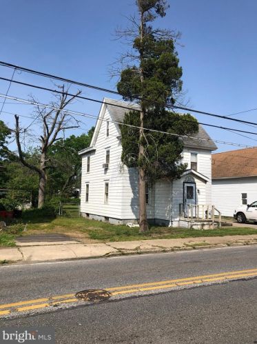 1522 Delaware St, West Deptford, NJ 08066-1420