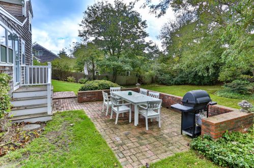 156 Chatham Bars Ave, Chatham MA 02633-2343 exterior