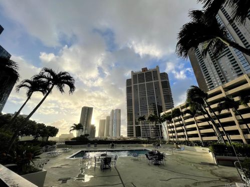 876 Curtis St, Honolulu HI  96813-5149 exterior