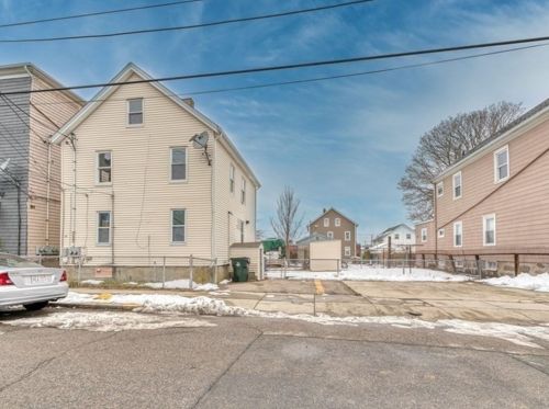 30 Hamlet St, Fall River MA 02724-3331 exterior