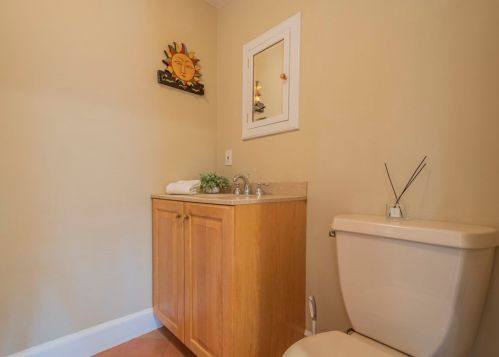 544 Quinobequin Rd, Newton MA 02468-2129 exterior