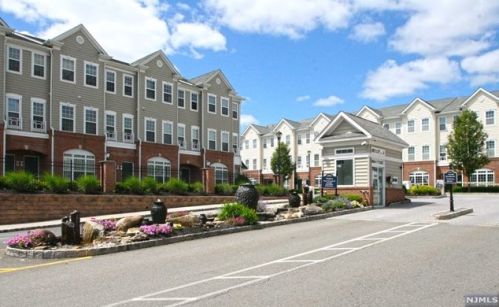 304 Freedom Ln, Belleville NJ 07109-5336 exterior