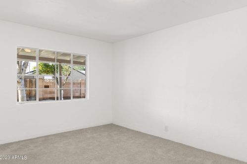 525 Edgemont Ave, Phoenix AZ 85035-1809 exterior