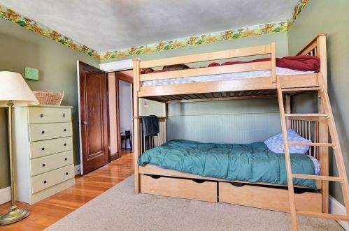 132 Elm Ave, Quincy MA 02170-2939 exterior