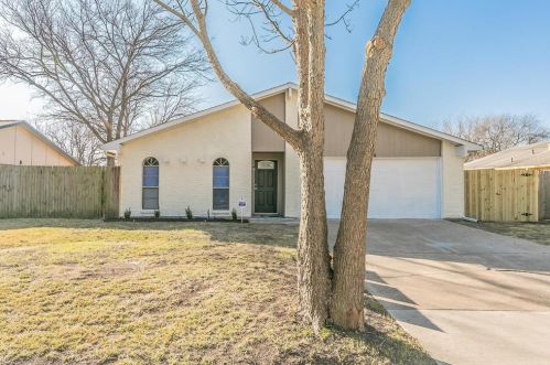 1514 Deepwood Dr, Garland TX  75040-5384 exterior