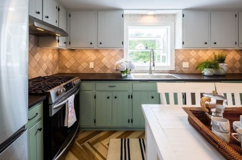 74 Ellis St, Chatham MA  02633-1881 exterior