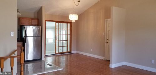 225 Somerset Rd, West Deptford NJ  08096-3064 exterior