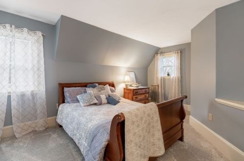 28 Franklin St, Whitman MA 02382-2529 exterior