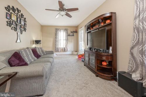 523 Lincoln Ave, West Deptford NJ 08066-1136 exterior