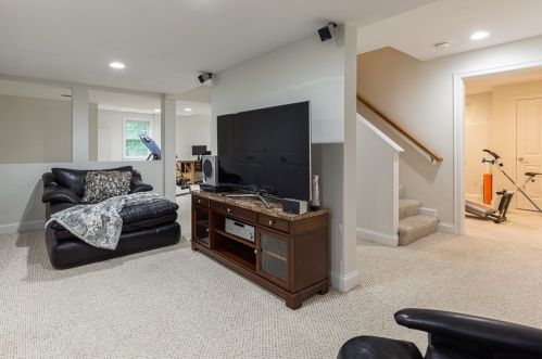 41 Wildwood Dr, Southborough MA 01772-1990 exterior