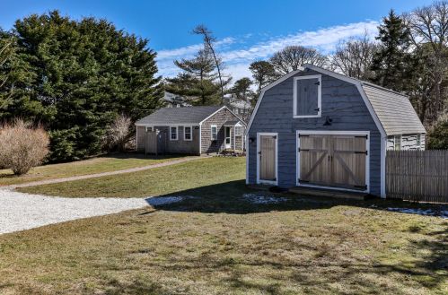 1359 Main St, Chatham MA 02633-2464 exterior