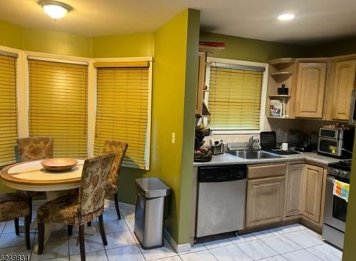 30 Belle Oak Ln, Belleville NJ  07109-2184 exterior