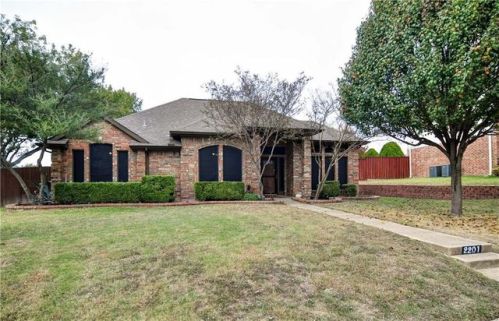 2201 Edinburgh Way, Garland TX  75040-1139 exterior