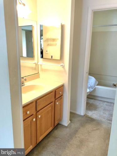 8 Knollwood Dr, West Deptford NJ 08096-6702 exterior