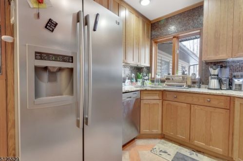 30 Colfax Dr, Skyline Lakes NJ  07456-1205 exterior