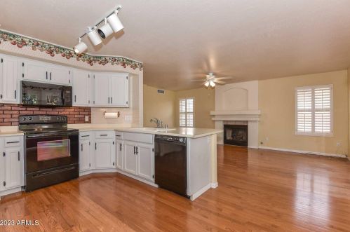 302 Aire Libre Ave, Phoenix, AZ 85023-7926