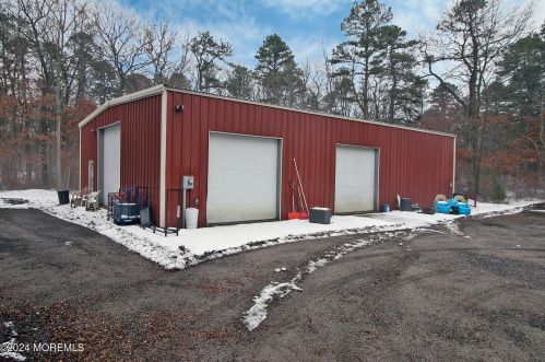 1062 Lakehurst Ave, Jackson Twp NJ 08527-5250 exterior