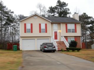 3187 Creekwood Dr, Rex, GA 30273-2162