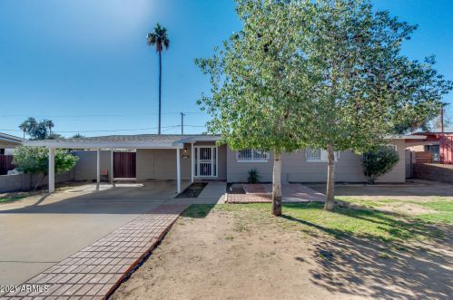 3825 Elm St, Phoenix AZ 85033-2112 exterior