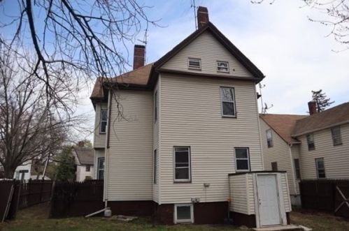 3 Bow St, Taunton MA 02780-4225 exterior