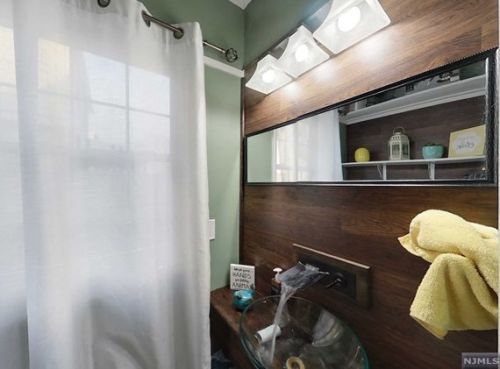 264 Davis Ave, Kearny NJ 07032-3402 exterior