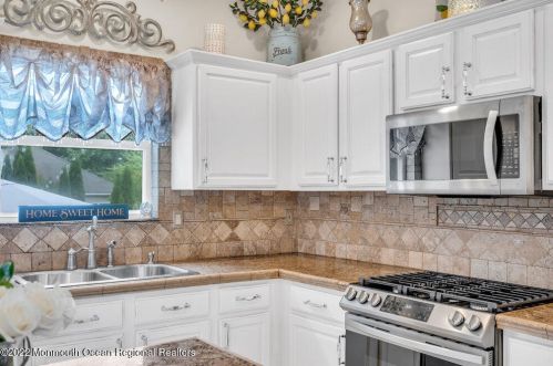 1 Highland Dr, Jackson Twp NJ 08527-1213 exterior