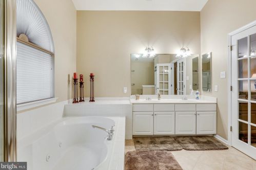 5424 Wooded Way, Columbia MD 21044-5722 exterior