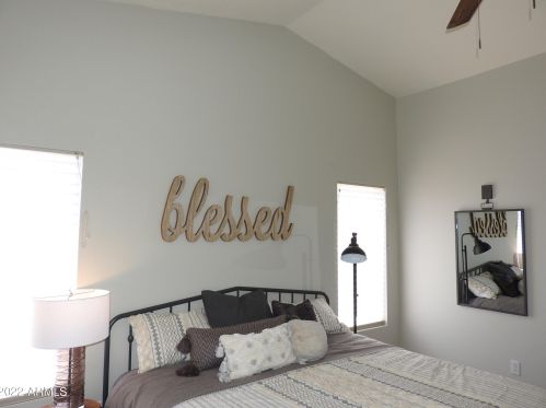 3041 Blackhawk Dr, Phoenix AZ 85050-4821 exterior