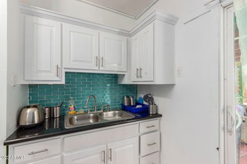 2209 Adams, Phoenix AZ 85009-5234 exterior