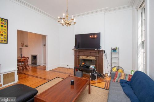 334 15 St, Philadelphia PA 19102-0010 exterior