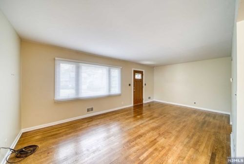 111 6th St, Cresskill NJ  07626-2003 exterior