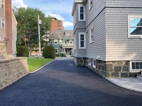 11 Avon Pl, Arlington MA 02474-6603 exterior