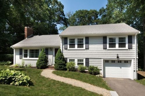 25 Colonial Rd, Hingham MA  02043-3639 exterior