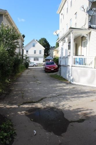 19 Suffield St, Worcester MA 01610-1973 exterior