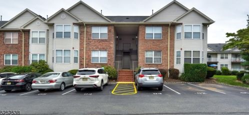 4 Gina Ct, East Hanover, NJ 07936-3581