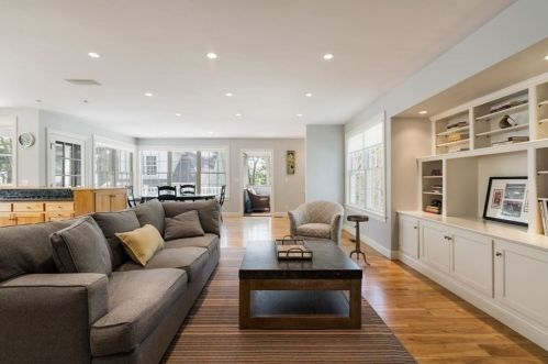 136 Village Ave, Dedham MA  02026-4224 exterior